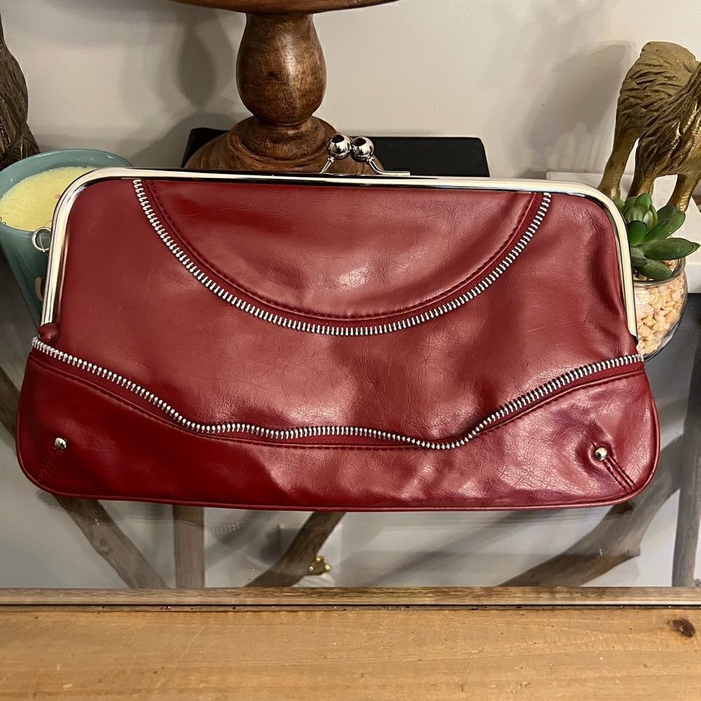NWOT cute women’s red w silver accents clutch.